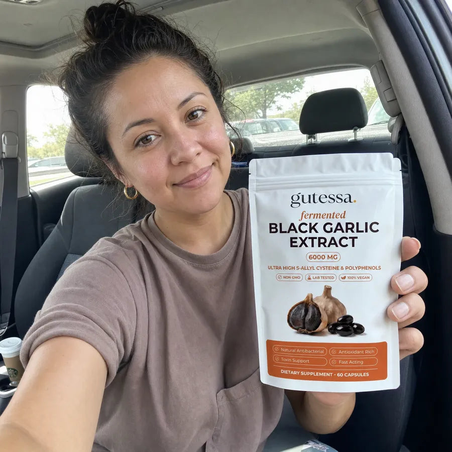 Jess holding her Gutessa pouch in the car
